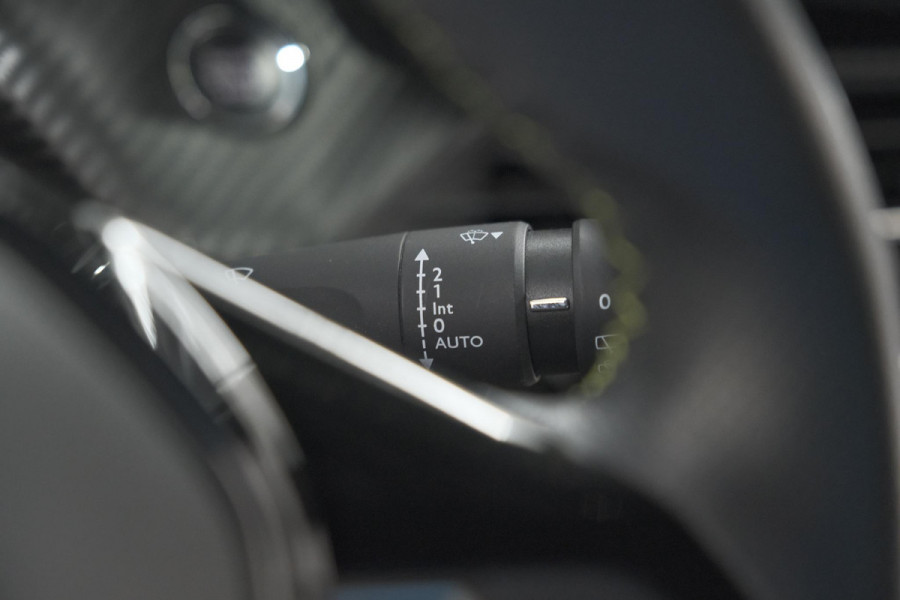 Peugeot 208 PureTech 100 GT | Camera | Dodehoekdetectie | Apple Carplay | Stoelverwarming | Parkeersensoren