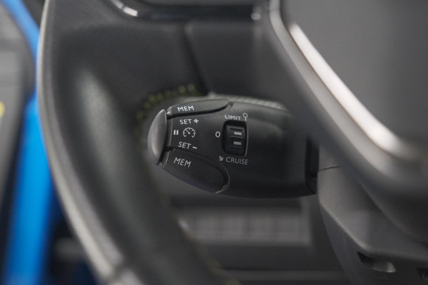 Peugeot 208 PureTech 100 GT | Camera | Dodehoekdetectie | Apple Carplay | Stoelverwarming | Parkeersensoren