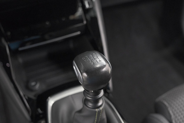 Peugeot 208 PureTech 100 GT | Camera | Dodehoekdetectie | Apple Carplay | Stoelverwarming | Parkeersensoren