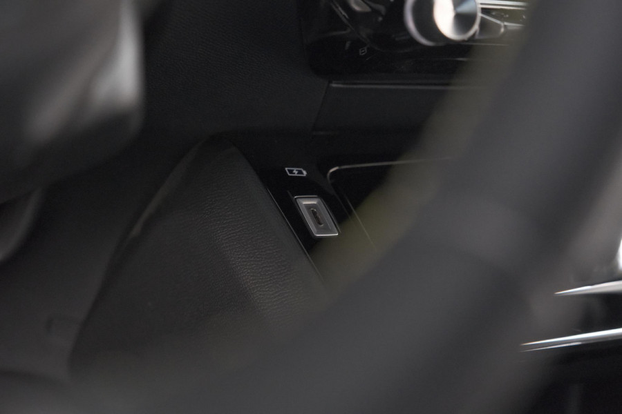 Peugeot 208 PureTech 100 GT | Camera | Dodehoekdetectie | Apple Carplay | Stoelverwarming | Parkeersensoren