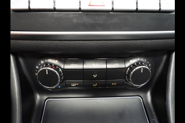 Mercedes-Benz A-Klasse A180 AMG Edition NAVI/SCHUIFDAK/CAMERA/LED/18"LMV!