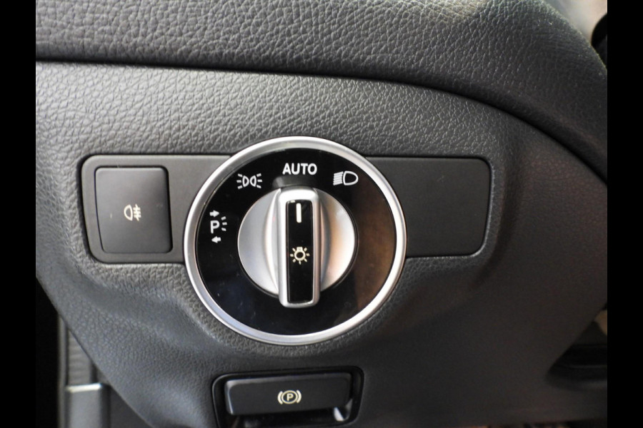 Mercedes-Benz A-Klasse A180 AMG Edition NAVI/SCHUIFDAK/CAMERA/LED/18"LMV!
