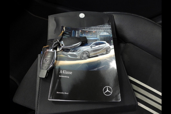 Mercedes-Benz A-Klasse A180 AMG Edition NAVI/SCHUIFDAK/CAMERA/LED/18"LMV!