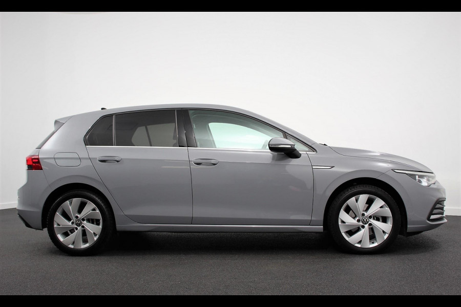 Volkswagen Golf 1.5 eTSI 150pk DSG Style | Navigatie | Climate Control | Camera | Parkeer sensoren V+A | Adaptive cruise control | Extra Getint Glas | Stoel/Stuurverwarming