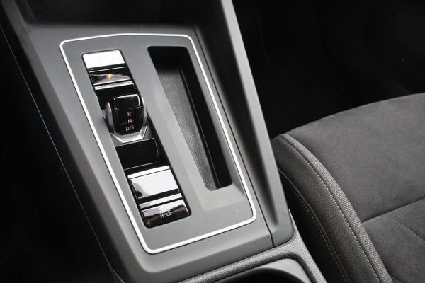 Volkswagen Golf 1.5 eTSI 150pk DSG Style | Navigatie | Climate Control | Camera | Parkeer sensoren V+A | Adaptive cruise control | Extra Getint Glas | Stoel/Stuurverwarming
