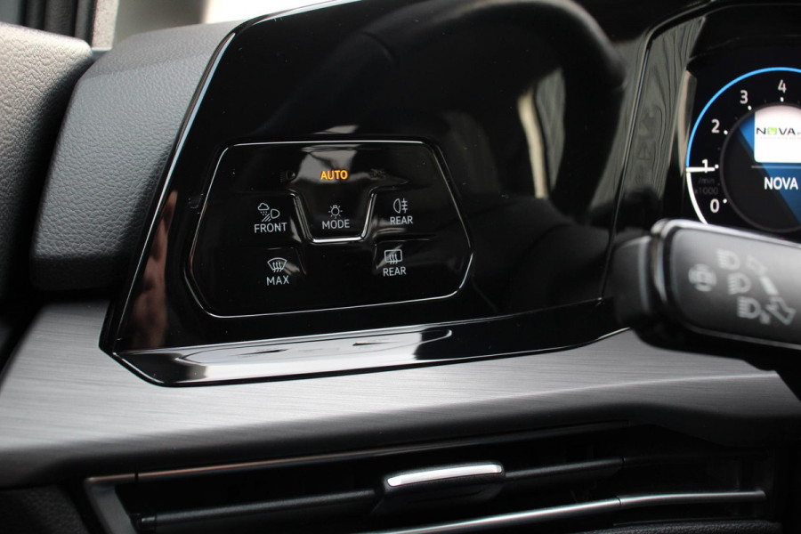 Volkswagen Golf 1.5 eTSI 150pk DSG Style | Navigatie | Climate Control | Camera | Parkeer sensoren V+A | Adaptive cruise control | Extra Getint Glas | Stoel/Stuurverwarming