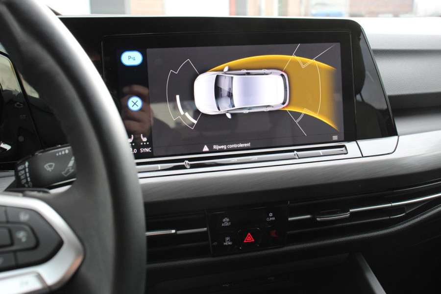 Volkswagen Golf 1.5 eTSI 150pk DSG Style | Navigatie | Climate Control | Camera | Parkeer sensoren V+A | Adaptive cruise control | Extra Getint Glas | Stoel/Stuurverwarming
