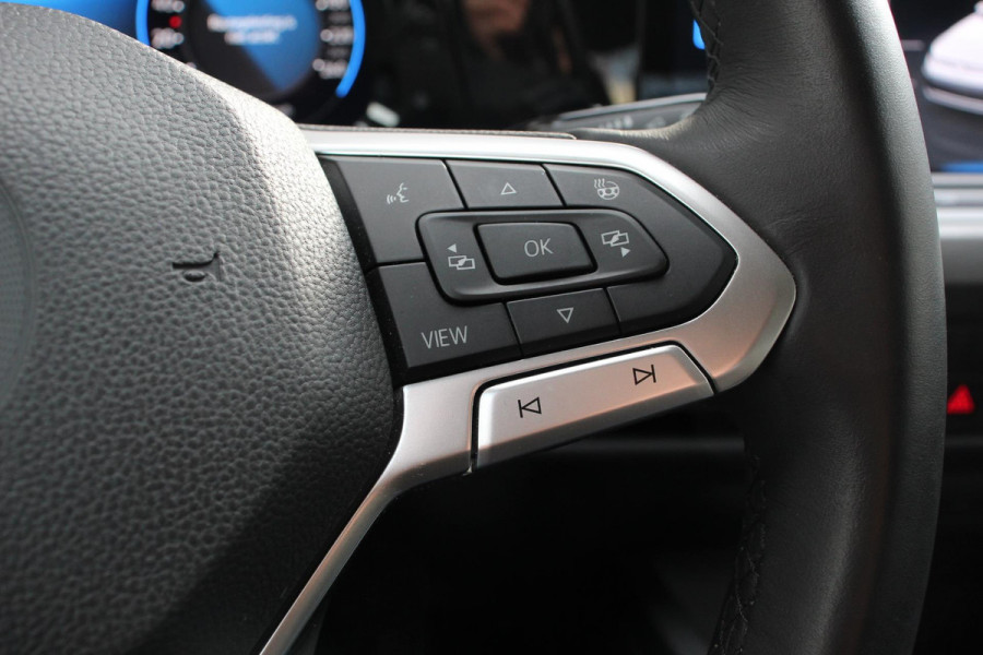 Volkswagen Golf 1.5 eTSI 150pk DSG Style | Navigatie | Climate Control | Camera | Parkeer sensoren V+A | Adaptive cruise control | Extra Getint Glas | Stoel/Stuurverwarming