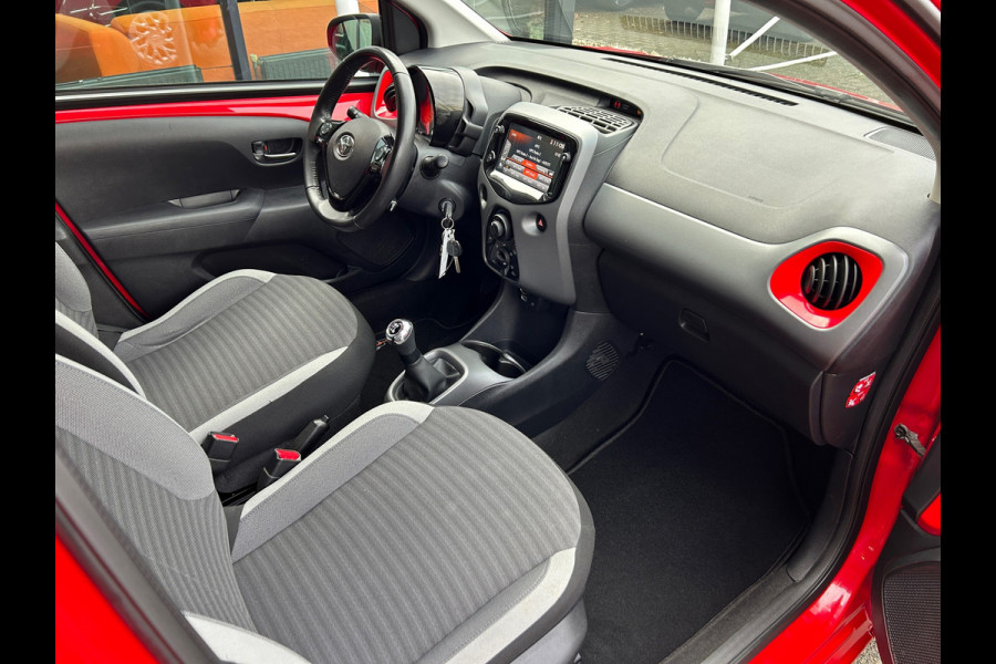 Toyota Aygo 1.0 VVT-i x-play Apple Carplay Camera NW Model