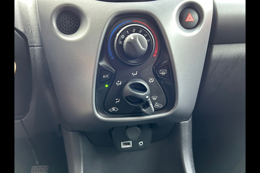Toyota Aygo 1.0 VVT-i x-play Apple Carplay Camera NW Model
