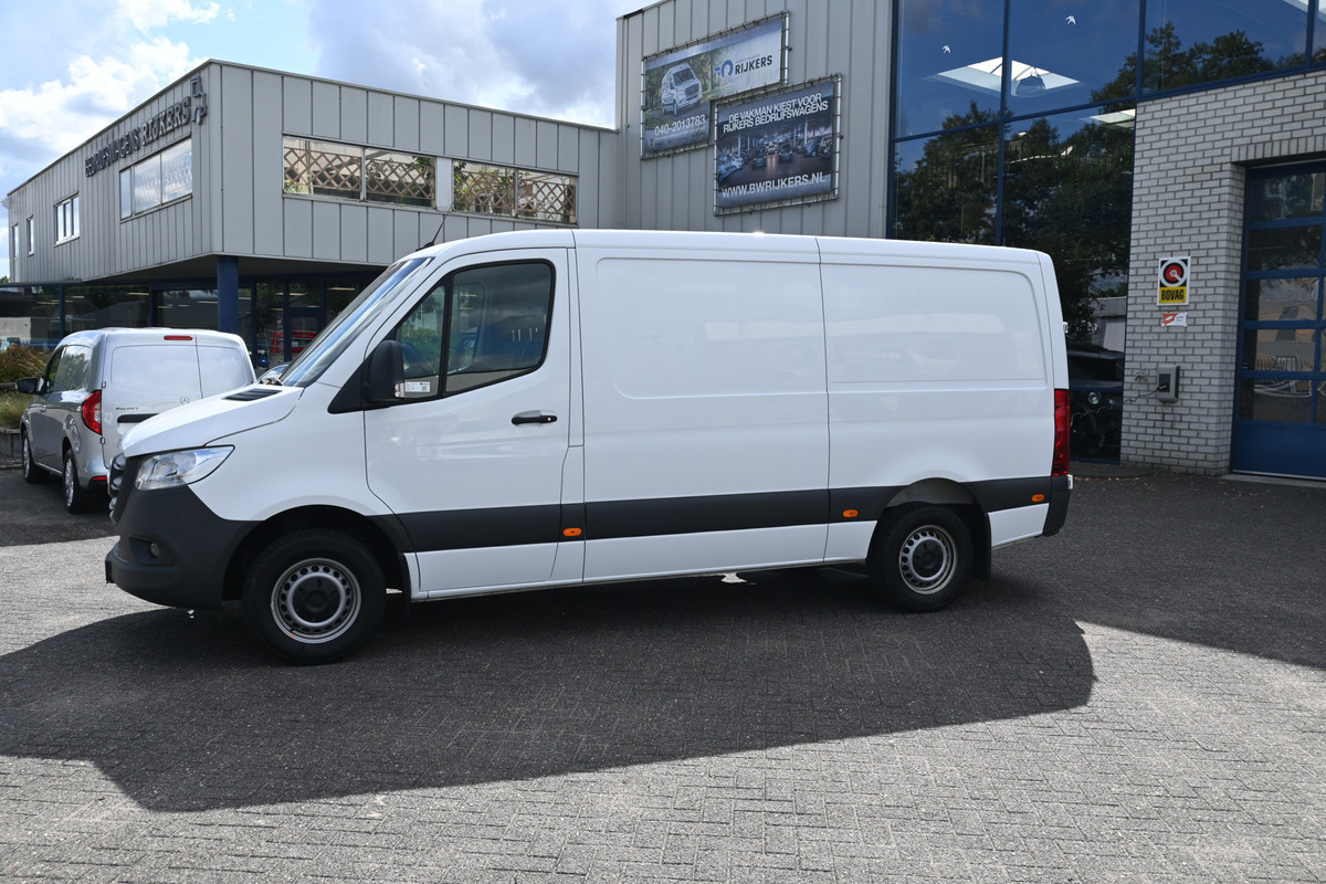 Mercedes-Benz Sprinter 317 CDI L2H1 RWD MBUX met navigatie en camera, Geveerde stoel, Brake assyst, Etc. Mercedes-Benz Sprinter 317 CDI L2H1 RWD MBUX met navigatie en camera, Geveerde stoel, Brake assyst, Etc.