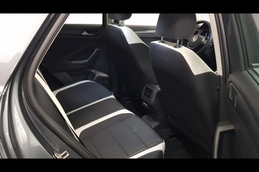 Volkswagen T-Roc 1.5 TSI DSG Sport Team | Navigatie | Camera | Side/ Lane Assist | Adaptive Cruise Control | Elektrische Achterklep | Virtual Cockpit | DAB | LED |
