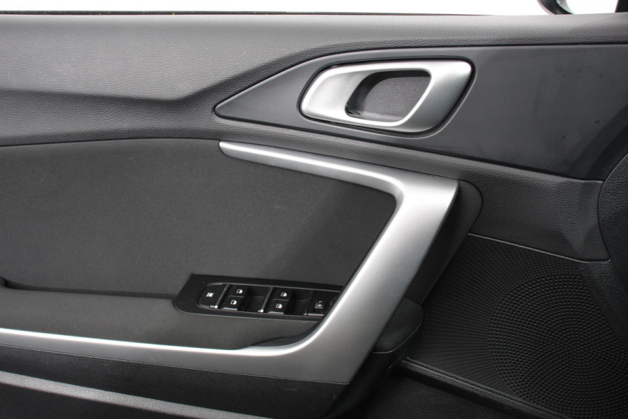 Kia Ceed Sportswagon 1.0 T-GDi Prestige | Navigatie | Apple Carplay/Android Auto | Climate Control | Cruise Control | Lane Assist | Stoel/Stuurverwarming | Privacy Glass | Camera