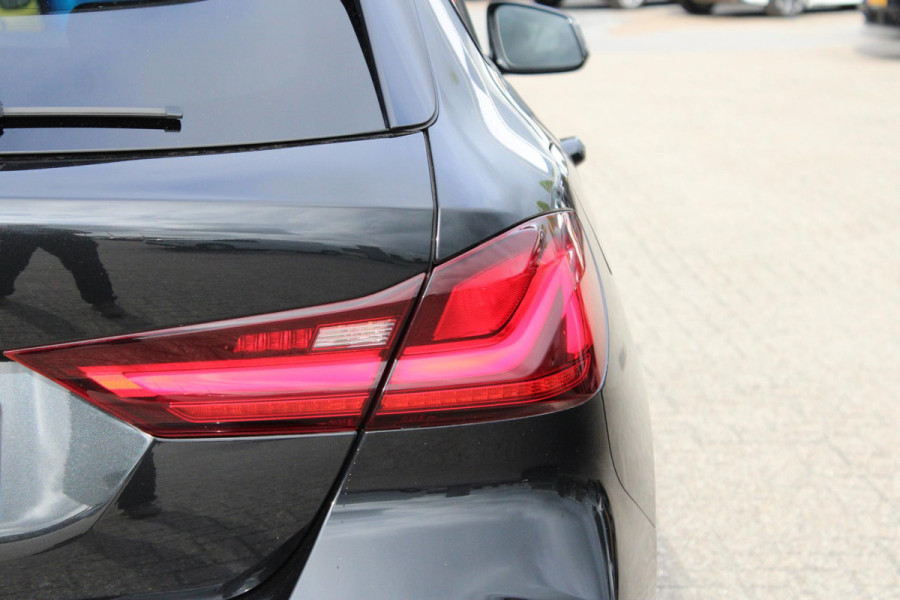 BMW 1-serie 120i High Executive Edition 178pk | Harman en Kardon | Panoramadak | Head-up display | M-Pakket