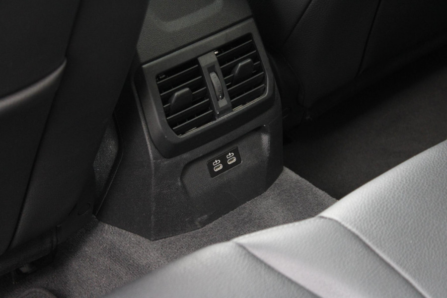BMW 1-serie 120i High Executive Edition 178pk | Harman en Kardon | Panoramadak | Head-up display | M-Pakket