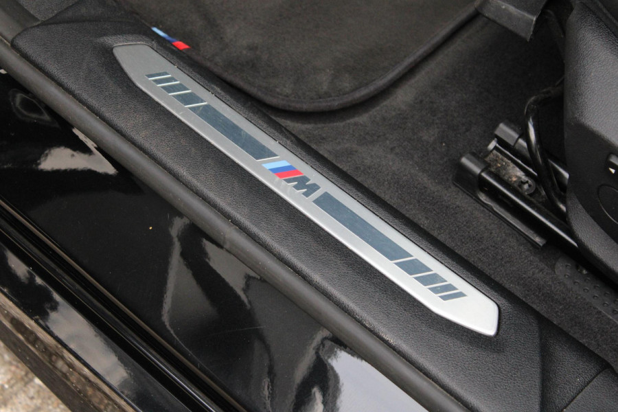 BMW 1-serie 120i High Executive Edition 178pk | Harman en Kardon | Panoramadak | Head-up display | M-Pakket