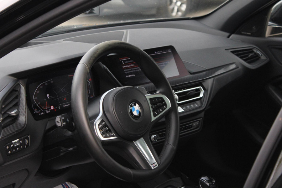 BMW 1-serie 120i High Executive Edition 178pk | Harman en Kardon | Panoramadak | Head-up display | M-Pakket