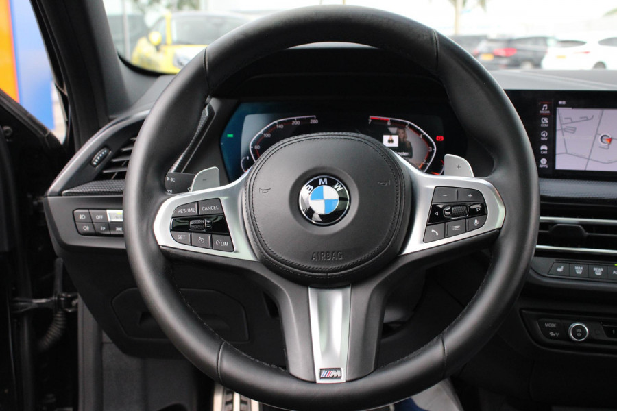 BMW 1-serie 120i High Executive Edition 178pk | Harman en Kardon | Panoramadak | Head-up display | M-Pakket