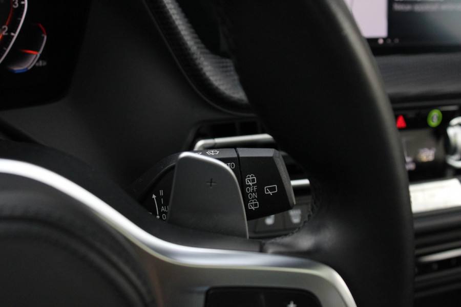 BMW 1-serie 120i High Executive Edition 178pk | Harman en Kardon | Panoramadak | Head-up display | M-Pakket