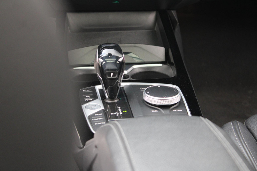 BMW 1-serie 120i High Executive Edition 178pk | Harman en Kardon | Panoramadak | Head-up display | M-Pakket