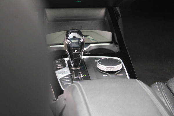 BMW 1-serie 120i High Executive Edition 178pk | Harman en Kardon | Panoramadak | Head-up display | M-Pakket