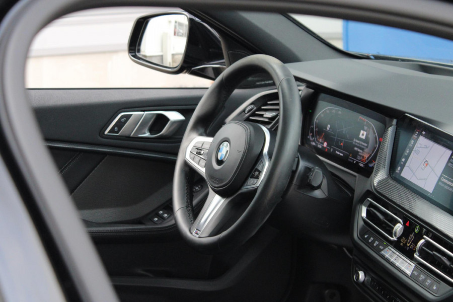 BMW 1-serie 120i High Executive Edition 178pk | Harman en Kardon | Panoramadak | Head-up display | M-Pakket