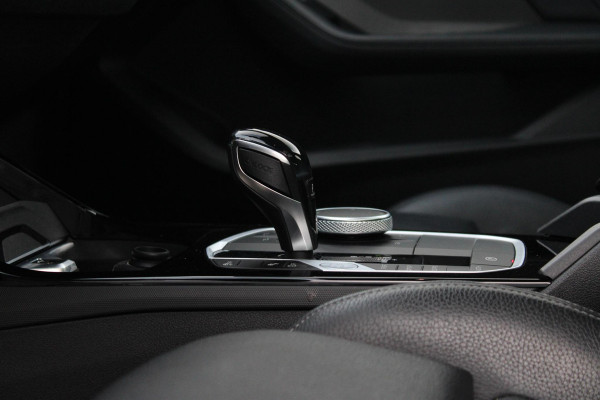 BMW 1-serie 120i High Executive Edition 178pk | Harman en Kardon | Panoramadak | Head-up display | M-Pakket