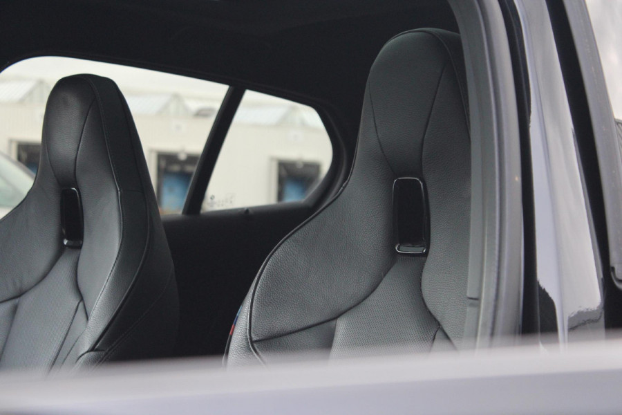 BMW 1-serie 120i High Executive Edition 178pk | Harman en Kardon | Panoramadak | Head-up display | M-Pakket