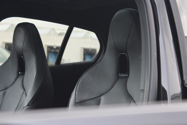 BMW 1-serie 120i High Executive Edition 178pk | Harman en Kardon | Panoramadak | Head-up display | M-Pakket