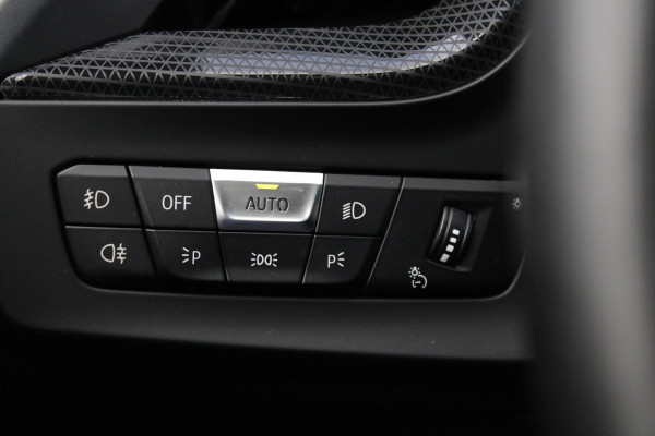 BMW 1-serie 120i High Executive Edition 178pk | Harman en Kardon | Panoramadak | Head-up display | M-Pakket