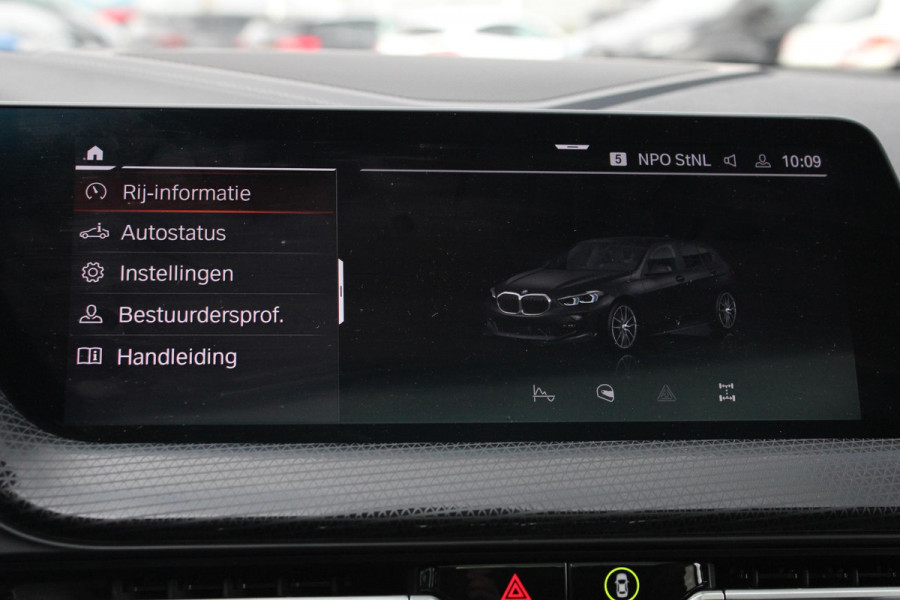 BMW 1-serie 120i High Executive Edition 178pk | Harman en Kardon | Panoramadak | Head-up display | M-Pakket