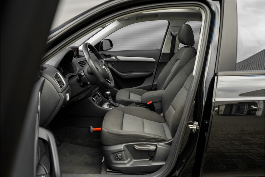 Audi Q3 1.4 TFSI S-Line Pano Xenon Trekhaak Audi Q3 1.4 TFSI S-Line Pano Xenon Trekhaak