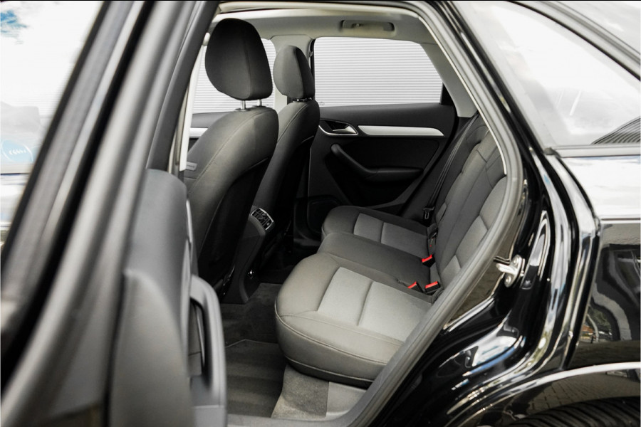 Audi Q3 1.4 TFSI S-Line Pano Xenon Trekhaak Audi Q3 1.4 TFSI S-Line Pano Xenon Trekhaak