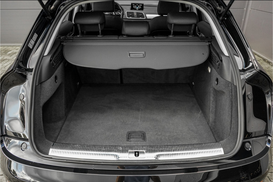 Audi Q3 1.4 TFSI S-Line Pano Xenon Trekhaak Audi Q3 1.4 TFSI S-Line Pano Xenon Trekhaak