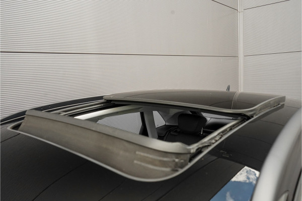 Audi Q3 1.4 TFSI S-Line Pano Xenon Trekhaak Audi Q3 1.4 TFSI S-Line Pano Xenon Trekhaak