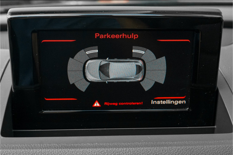 Audi Q3 1.4 TFSI S-Line Pano Xenon Trekhaak Audi Q3 1.4 TFSI S-Line Pano Xenon Trekhaak