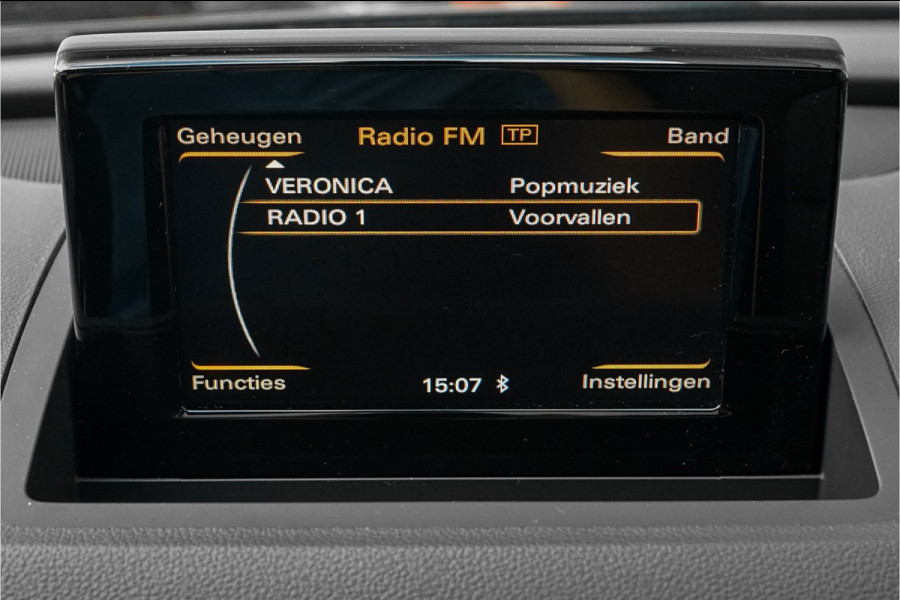 Audi Q3 1.4 TFSI S-Line Pano Xenon Trekhaak Audi Q3 1.4 TFSI S-Line Pano Xenon Trekhaak