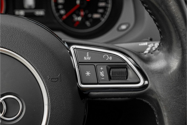 Audi Q3 1.4 TFSI S-Line Pano Xenon Trekhaak Audi Q3 1.4 TFSI S-Line Pano Xenon Trekhaak