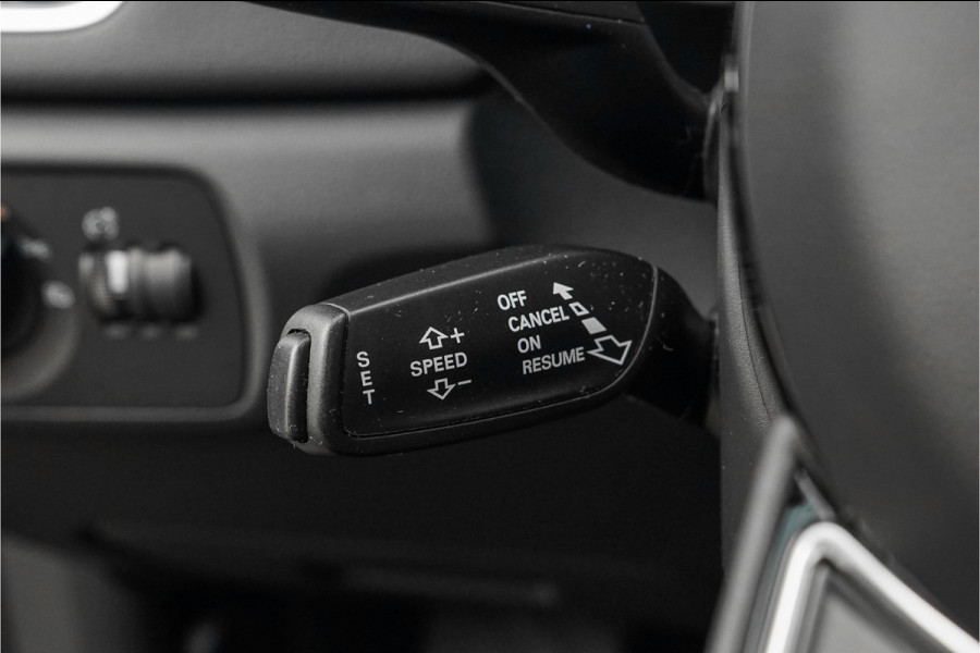 Audi Q3 1.4 TFSI S-Line Pano Xenon Trekhaak Audi Q3 1.4 TFSI S-Line Pano Xenon Trekhaak