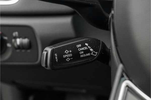Audi Q3 1.4 TFSI S-Line Pano Xenon Trekhaak Audi Q3 1.4 TFSI S-Line Pano Xenon Trekhaak