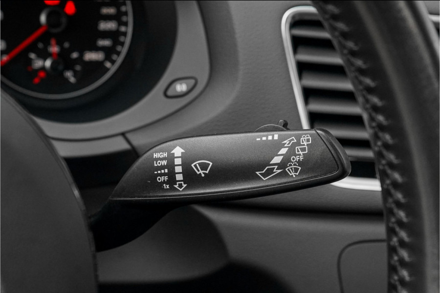 Audi Q3 1.4 TFSI S-Line Pano Xenon Trekhaak Audi Q3 1.4 TFSI S-Line Pano Xenon Trekhaak