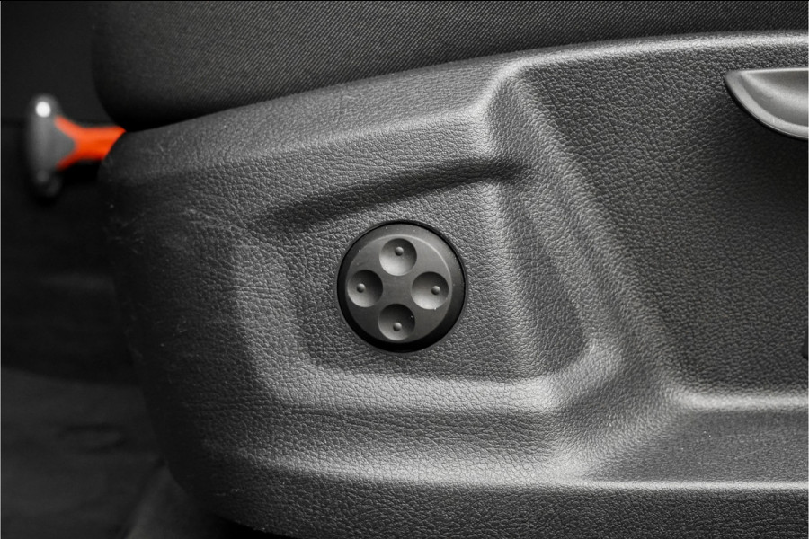 Audi Q3 1.4 TFSI S-Line Pano Xenon Trekhaak Audi Q3 1.4 TFSI S-Line Pano Xenon Trekhaak