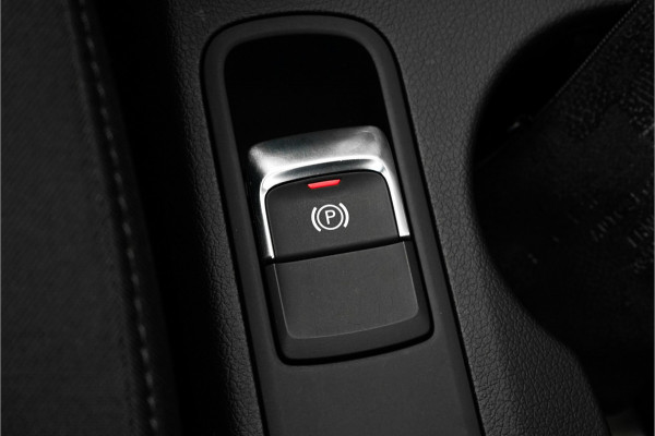 Audi Q3 1.4 TFSI S-Line Pano Xenon Trekhaak Audi Q3 1.4 TFSI S-Line Pano Xenon Trekhaak