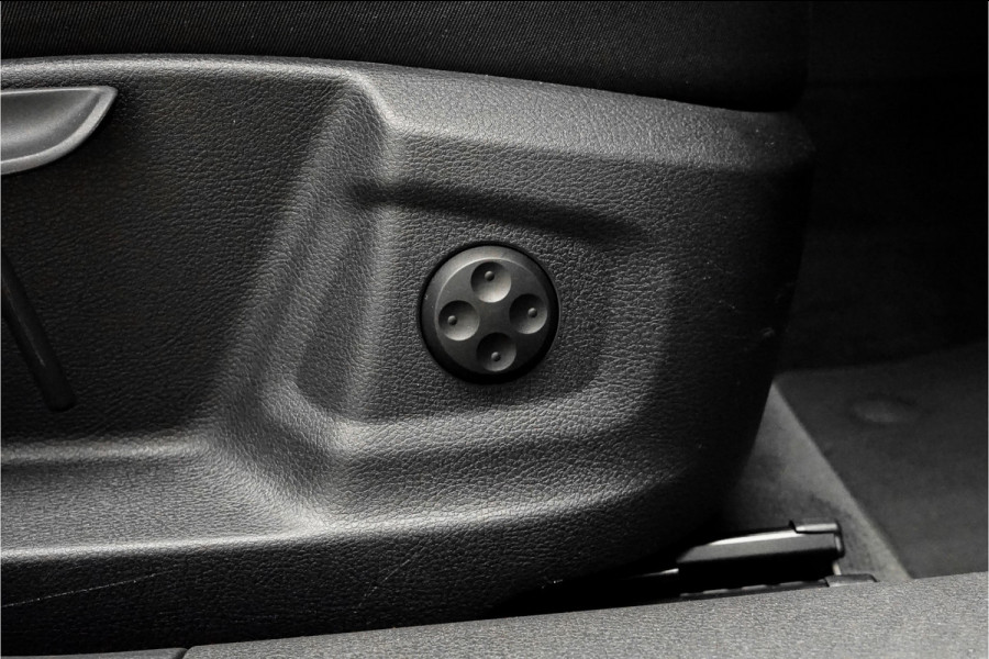 Audi Q3 1.4 TFSI S-Line Pano Xenon Trekhaak Audi Q3 1.4 TFSI S-Line Pano Xenon Trekhaak