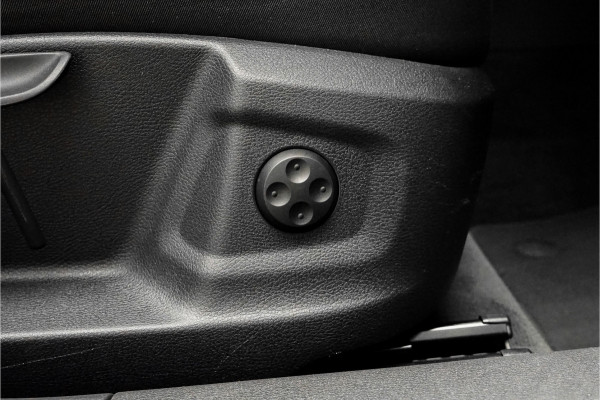 Audi Q3 1.4 TFSI S-Line Pano Xenon Trekhaak Audi Q3 1.4 TFSI S-Line Pano Xenon Trekhaak