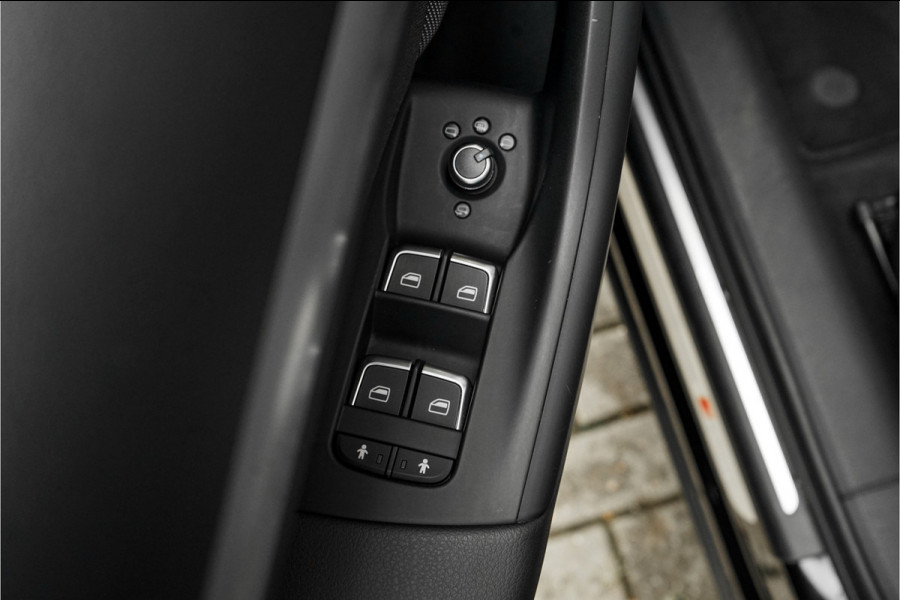 Audi Q3 1.4 TFSI S-Line Pano Xenon Trekhaak Audi Q3 1.4 TFSI S-Line Pano Xenon Trekhaak