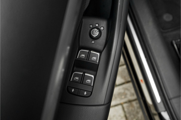 Audi Q3 1.4 TFSI S-Line Pano Xenon Trekhaak Audi Q3 1.4 TFSI S-Line Pano Xenon Trekhaak