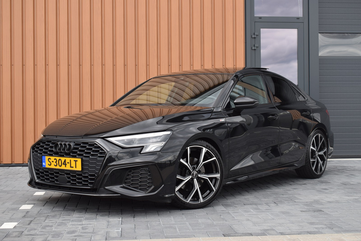 Audi A3 Limousine 35 TFSI 150pk S-tronic S-line | Pano | LED | 19" Audi A3 Limousine 35 TFSI 150pk S-tronic S-line | Pano | LED | 19"