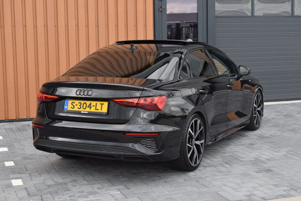 Audi A3 Limousine 35 TFSI 150pk S-tronic S-line | Pano | LED | 19"