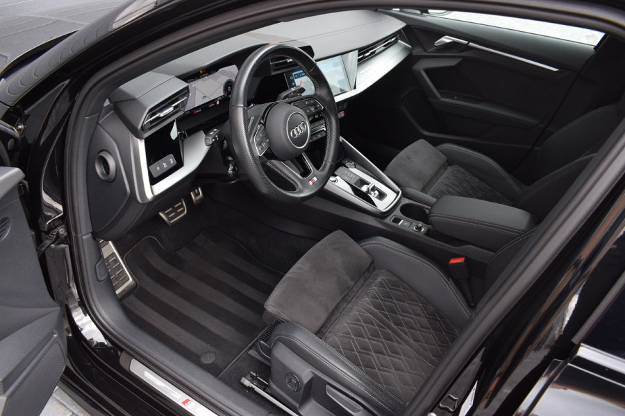 Audi A3 Limousine 35 TFSI 150pk S-tronic S-line | Pano | LED | 19"